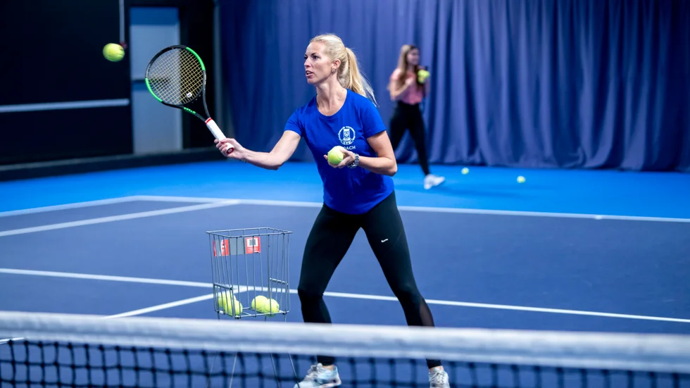 "Jag brinner för det här, och jag vill locka ungdomar hit. Tennisen ska vara deras andra hem och jag ska försöka hjälpa till med det" säger Joséphine Meunier-Lemoine, som blir ny huvudtränare i NTK.