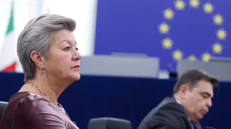 EU:s inrikeskommissionär Ylva Johansson med kollegan Margaritis Schinas i bakgrunden. Arkivbild.