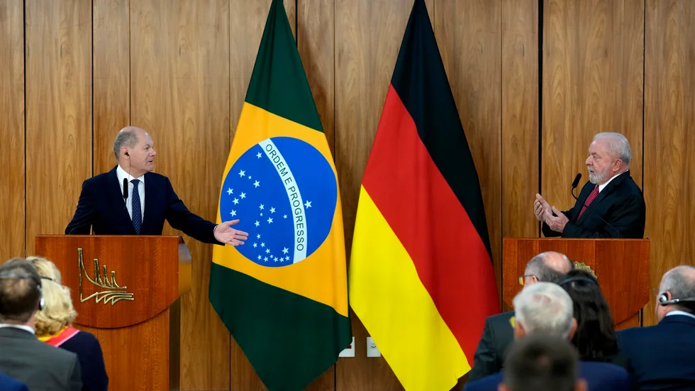 Olaf Scholz och Lula da Silva i Planalto-palatset i Brasília på måndagen.