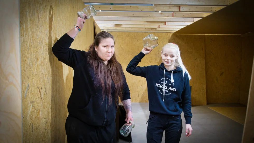 Carolin Larsson Rapp och Fanny Svanljung har snart ett eget rum där de kan krossa glas.