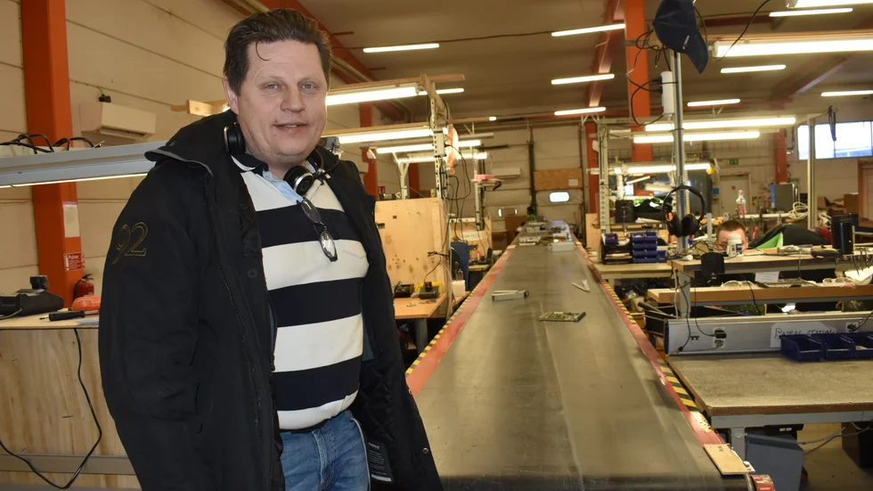 Hylta Ecoparks vd Peter Carlsson är nöjd med kommunens besked och lyfter på haten. Nu ser han åter bra utvecklingsmöjligheter för företaget i Rumskulla som han tror kommer att växa både i kapacitet och med personal, kanske mer än vad man såg i det tidigare avtalet.
