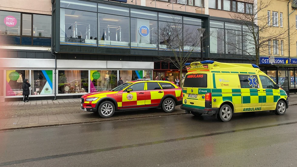 Räddningstjänst, polis och ambulans larmades på onsdagsförmdidagen till en befarad brand i lokalerna vid torget.