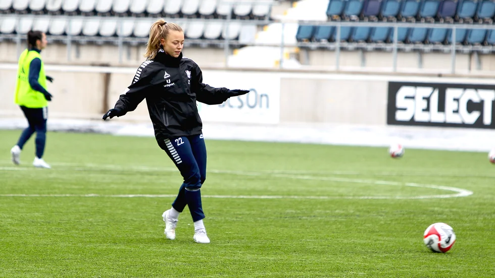 LFC:s lagkaptenen, och finska landslagsmittfältare, Olga Athinen är redo för en tuff toppmatch, trots snökaoset som lär föranleda denna.