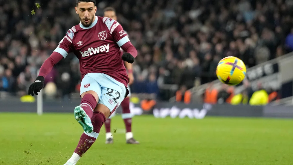 West Ham är en av Premier League-klubbarna med reklam för spelbolag framtill på matchtröjan. Arkivbild.