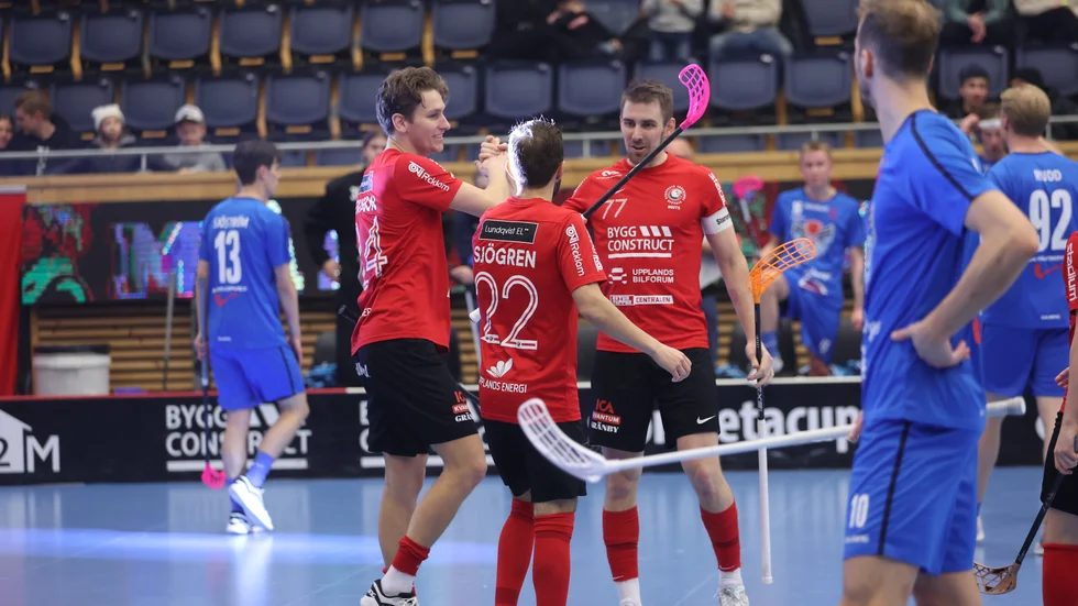 FEM MÅL - Andreas Stefansson( t v) glödhet mot tabelljumbon.