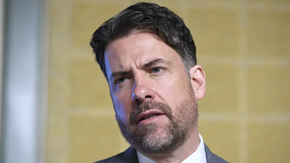 I maj slutar Mikael Ribbenvik uppdraget som generaldirektör på Migrationsverket. 