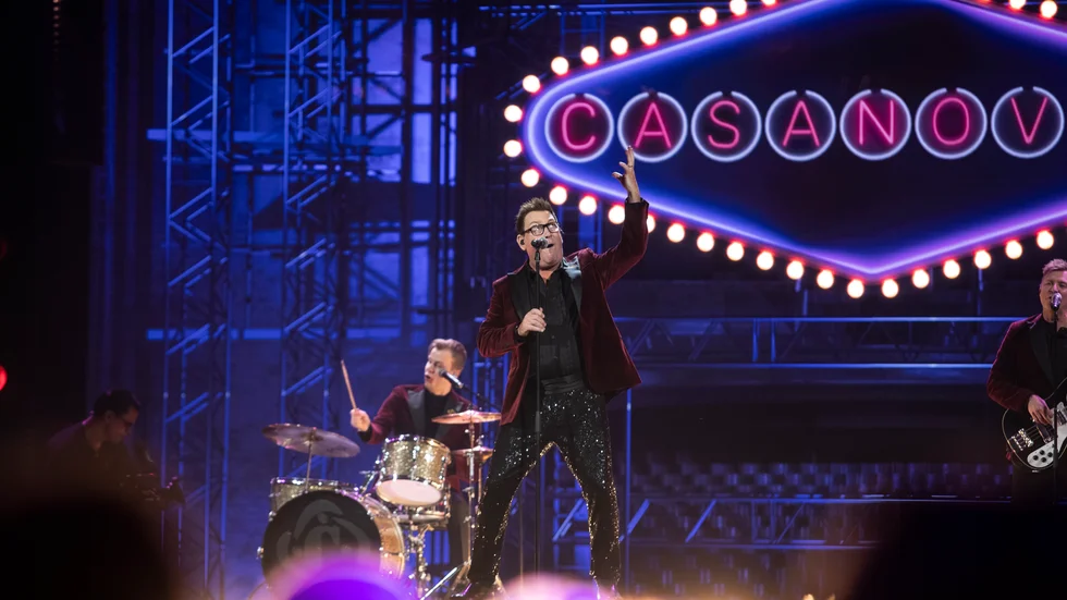 Casanovas från Motala och Vadstena har chans på två priser på dansbandens egen prisgala Guldklavengalan, en av nomineringarna gäller bandets sångare Henrik Sethsson.