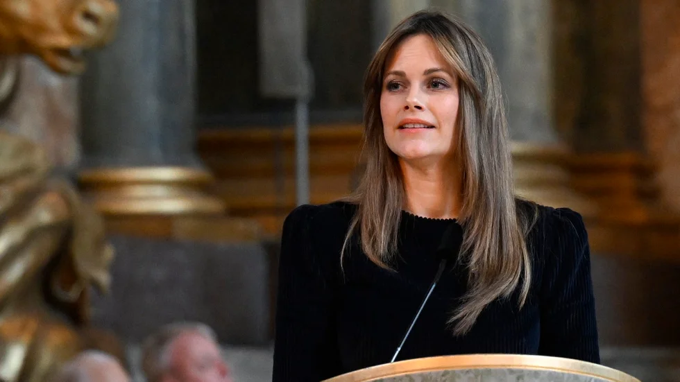 Prinsessan Sofia hälsar välkommen till fredsbönen i Slottskyrkan.