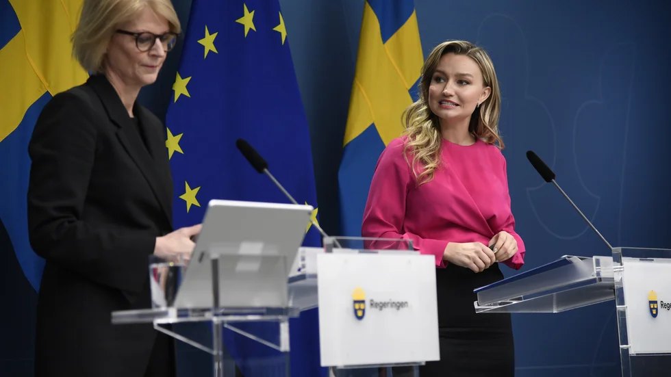 Inget vinsttak. Bara i Sverige. Vinster i ju något som denna regering i grunden inte vill lägga sig i. De har inga problem med skolor som gör vinster på elever bekostnad, inte heller ser de problem i välfärdssektorn. Kanske såg de heller inga problem med vinster för el-bolagen, så länga det rörde sig om bara några hundra miljoner som näringsministern uttrycker det. Är det kanske svaret varför två departement misslyckats med att lösa frågan?