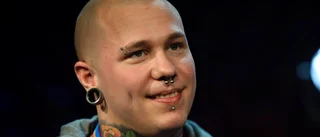 Han sjunger för sin döde bror