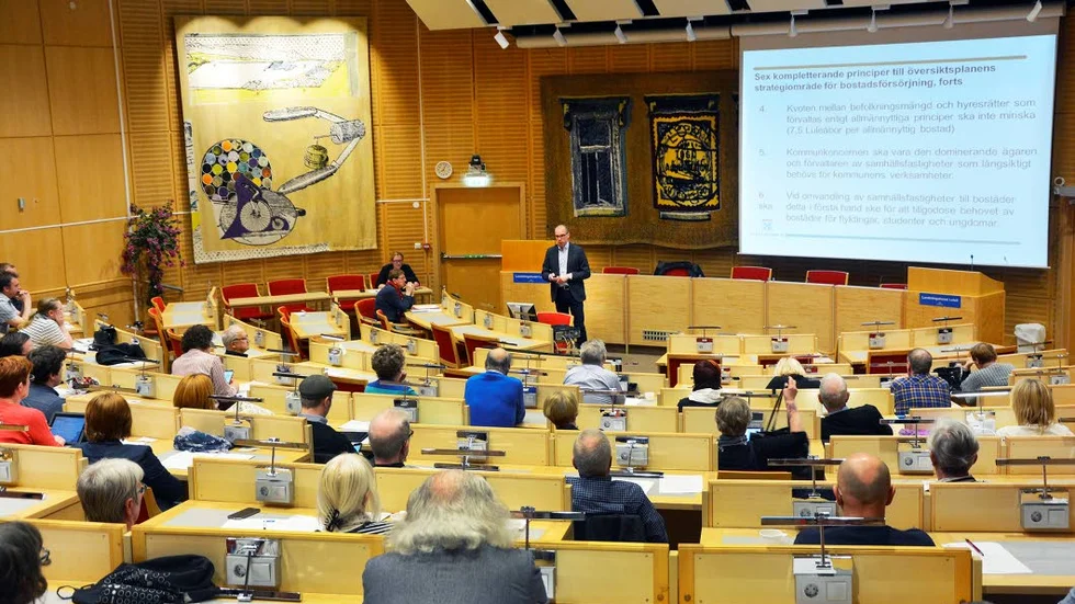 Repslag. Niklas Nordström höll ett föredrag där han förklarade på vilka grunder kommunfullmäktigegruppen hade tagit beslutet.