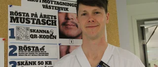 Anställda på akuten i Västervik odlade mustasch för en god sak • Rasmus: "Jag startade en insamling och flera hakade på. Det var jättekul"