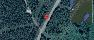 Stopp på väg 734 på grund av singelolycka med en personbil