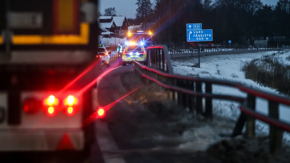Det bildades köer på väg 50 under tiden olycksbilen bärgades.