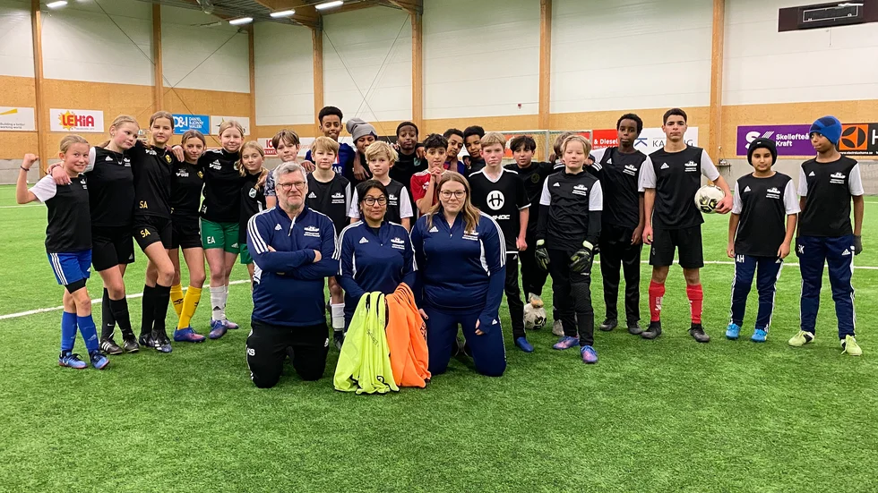 I ena gruppen i lördags var 23 glada spelare på plats för Västerbottens Fotbollsförbunds lyckad satsning, Lattjoliret. Ledare i Skellefteå är Kent Sjöberg, Johana Edlund och Elin Lundgren