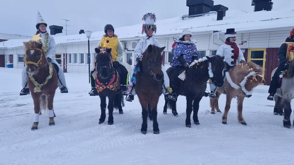 Lisa Johansson, Christina Nilenstrand, Margareta Martinsson, Carolina Andersson, Sylvia Huuva och Amanda Turfjäll deltog i luciaritten.