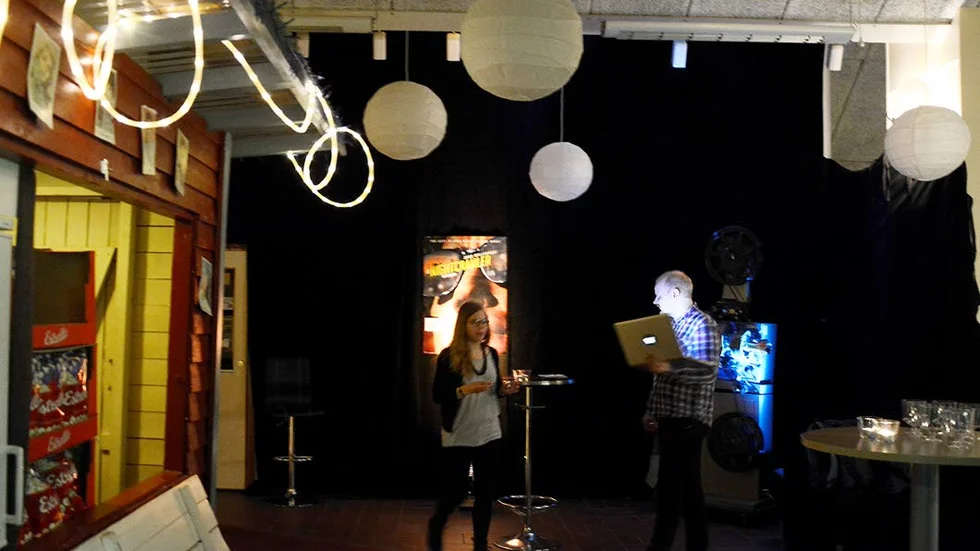 Väntan. Arbetet har gett resultat. Nu återstår bara väntan för Charlotta Erkheikki och Emil Kieri, två av arrangörerna av Pajalas Oscarsfestival.