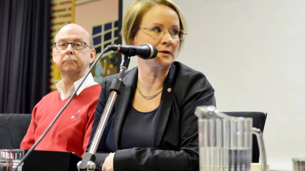 FLYGLINJE ELLER EJ. Landstingsråd Maria Stenberg (S) säger att hon är trött på att flyglinjen används som politiskt slagträ. Hon ser flyglinjen som en viktig del i länets utveckling.