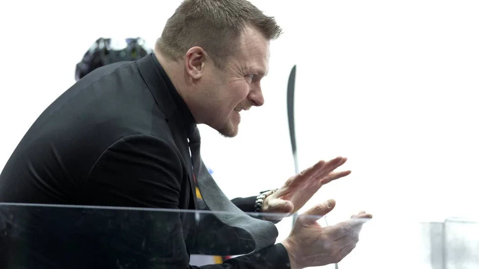 Nöjd tränare. Joakim fagervall fick sitt Luleå genomföra en perfekt bortamatch.