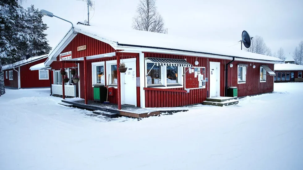 OENIGHET. Folkpartiet vill att Jokkmokks kommun ska ­undersöka om det finns intresse från någon entreprenör att driva Notudden. Men Socialdemokraterna håller hårt 
i anläggningen, främst för utomhusbadet.