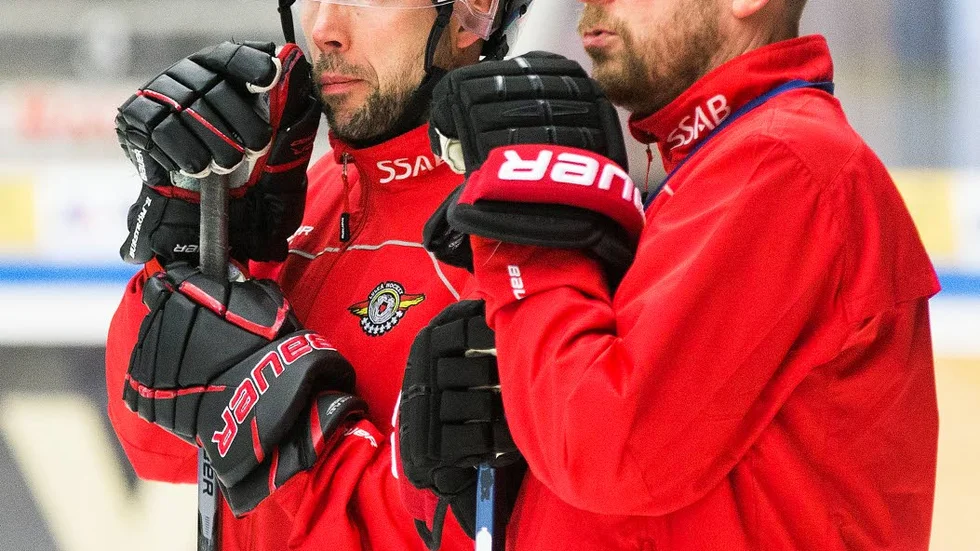 Mental mästare. Tränaren Anders Burström, till vänster, har den mentala planen klar inför avgörandet.
