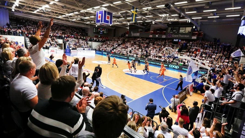 Oslagbart rekord. Folkligt festligt och mer än fullsatt när Northland Basket tog SM-guld. Nu kritiseras klubben för bristande säkerhet.