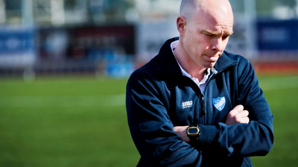 Uppgiven – men hoppfull. Fredrik Waara tror inte att IFK Luleå kan blanda sig i toppstriden. Men tränaren är nöjd med lagets spel under våren och hoppas på en fortsatt utveckling.