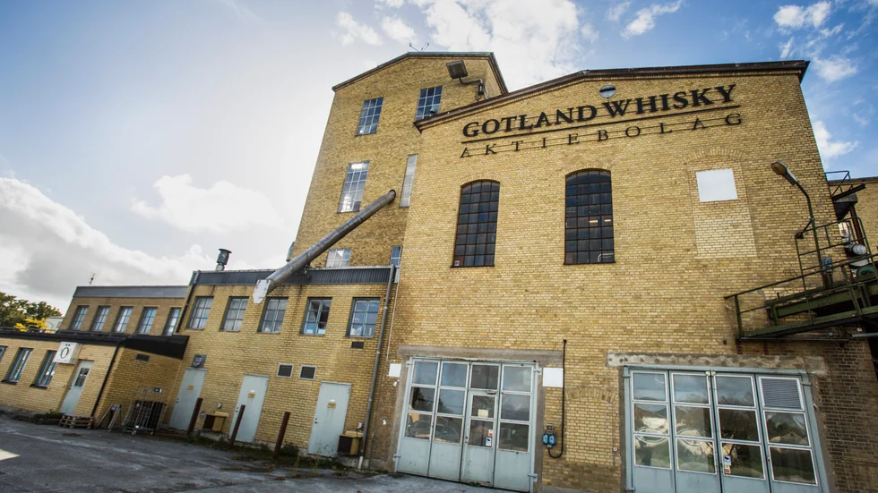 I det gamla sockebruket i Roma har Gotland whisky sin bas.