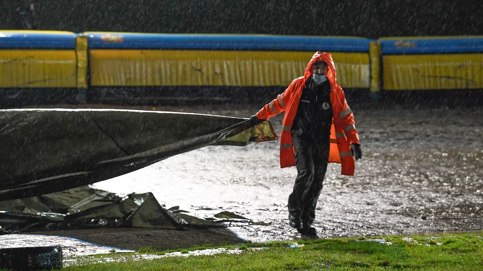 Regnet påverkade stora delar av slutet på speedwaysäsongen. Bland annat försenades den första SM-finalen mellan Indianerna och Masarna (bilden) av det ostadiga vädret. Arkivbild.