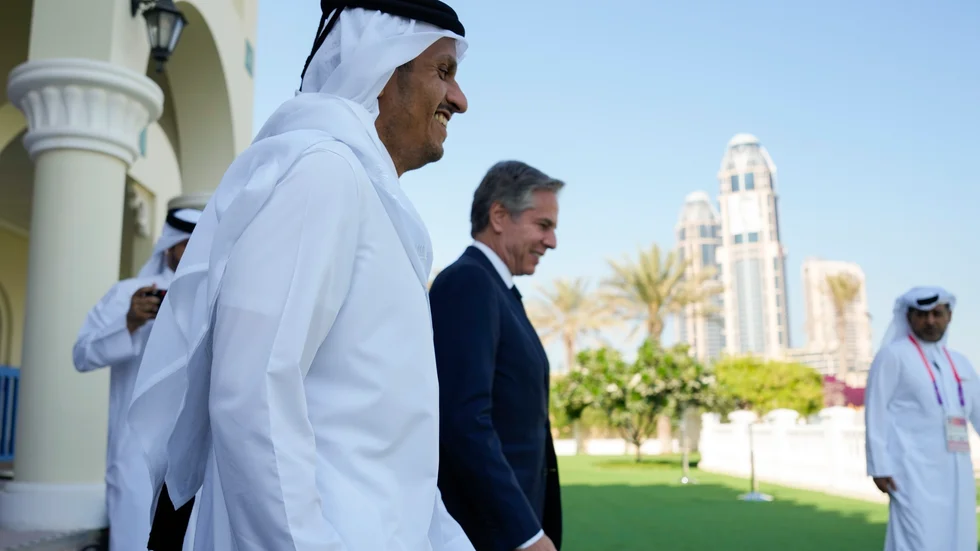 USA:s utrikesminister Antony Blinken, till höger, tillsammans med sin qatariske kollega Mohammed Bin Adbulrahman Al Thani.