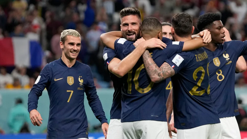 Olivier Giroud tangerade målrekordet i landslaget. Båda han och Thierry Henry har nu gjort 51 landslagsmål.