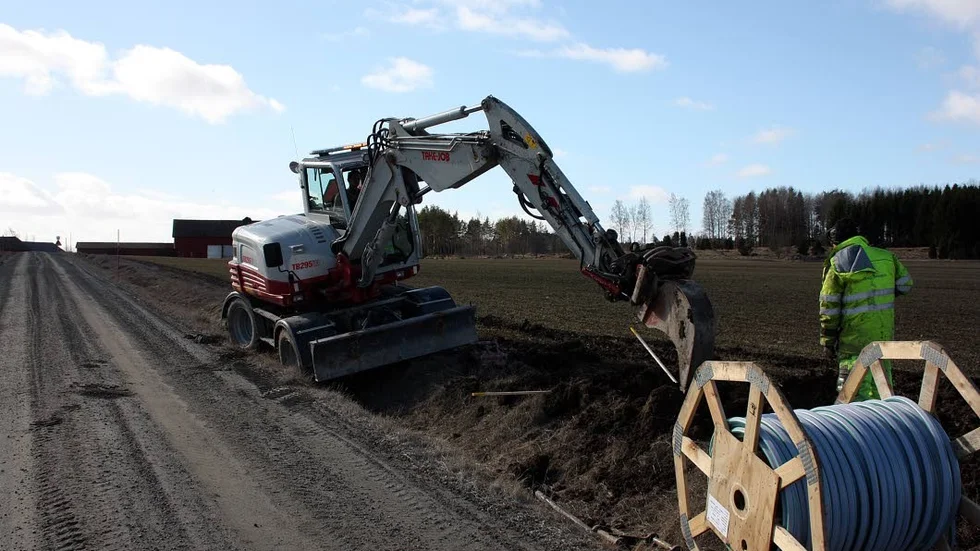 Utbyggnad. Just nu pågår fiberbyggnationer i ett område strax utanför Skolsta.