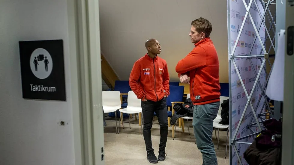 Ny roll. Henrik Johansson (t h) och Thomas "TJ" Jackson tog över som tränare, nu är den förstnämnde ordförande i föreningen.