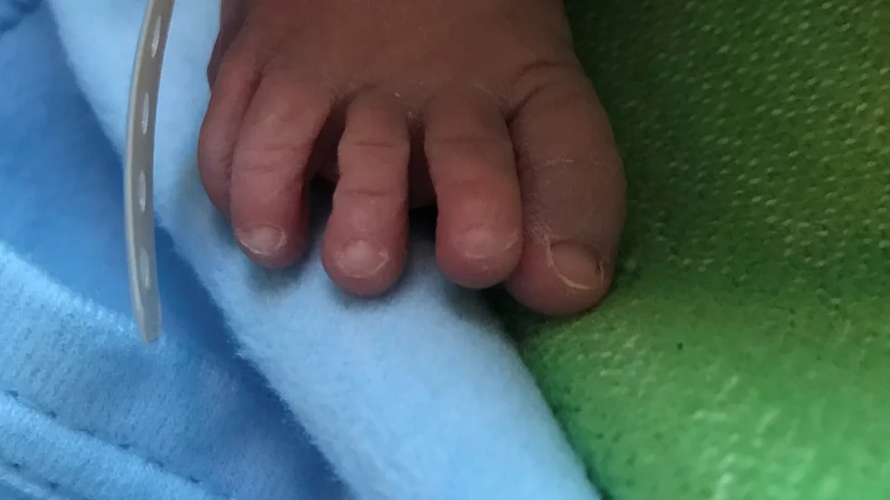 Barnfötter blir man varm i hjärtat av, skriver Annika Ruisniemi.