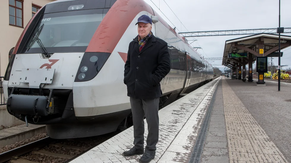 I dag stannar Tåg i Bergslagen i Motala, nästa stopp på sträckan är Hallsberg, sju mil bort. Kjell Fransson (L) är sammankallande i den kommunala grupp som återigen försöker få till ett tågstopp i Godegård.