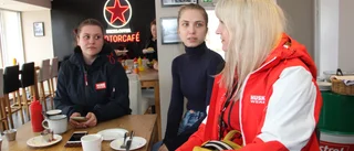 Ryska bombplan flög över dem under flykten till Sverige • Konferenslokaler blev bostäder på 48 timmar: ”Alla hjälpte till”