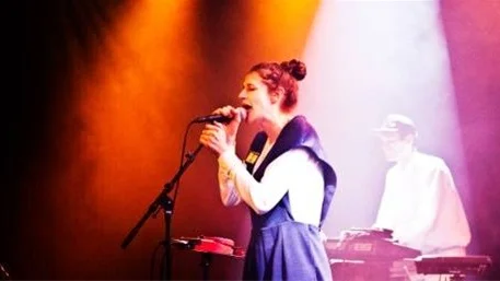 El Perro Del Mar spelar på UKK.