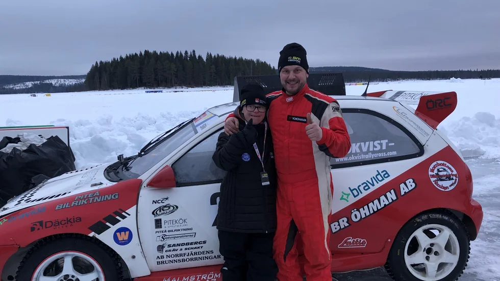 Jonas Ökvist var strålande glad efter SM-guldet i Morjärv.