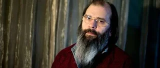 Earle riktar ljus mot orättvisorna