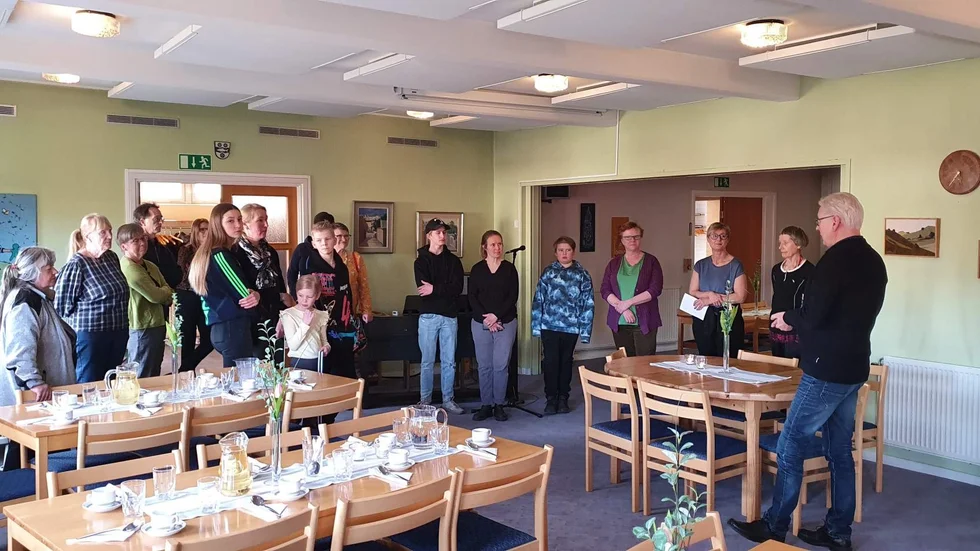 Nyblivna Järnforsenbor välkomnades vid en träff i missionskyrkan på onsdagskvällen.