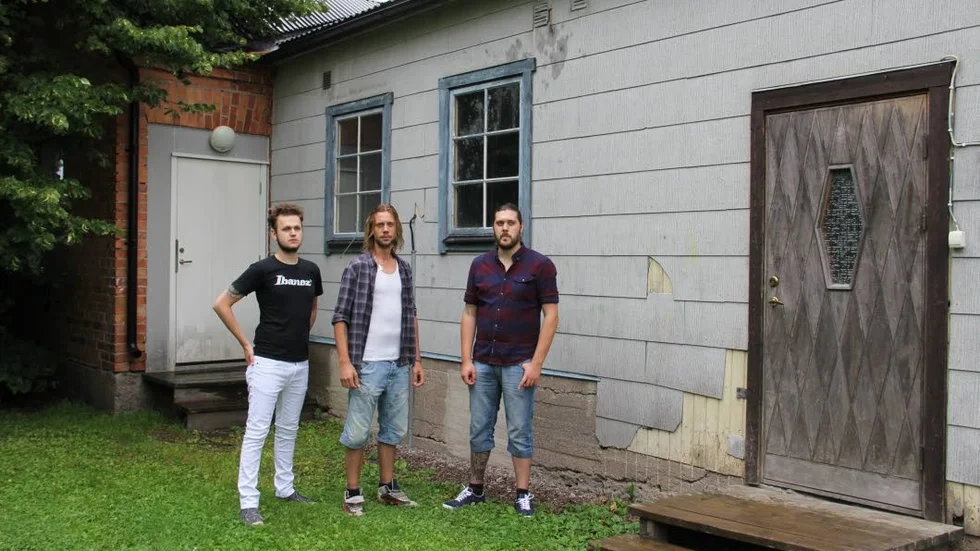 Rockbandet Rough Settlement måste lämna sin replokal och hyllar den med en spelning för allmänheten. Från vänster Gustaf Norling , Rickard Mattsson, David Eriksson. Johan Birgersson är inte med på bild.