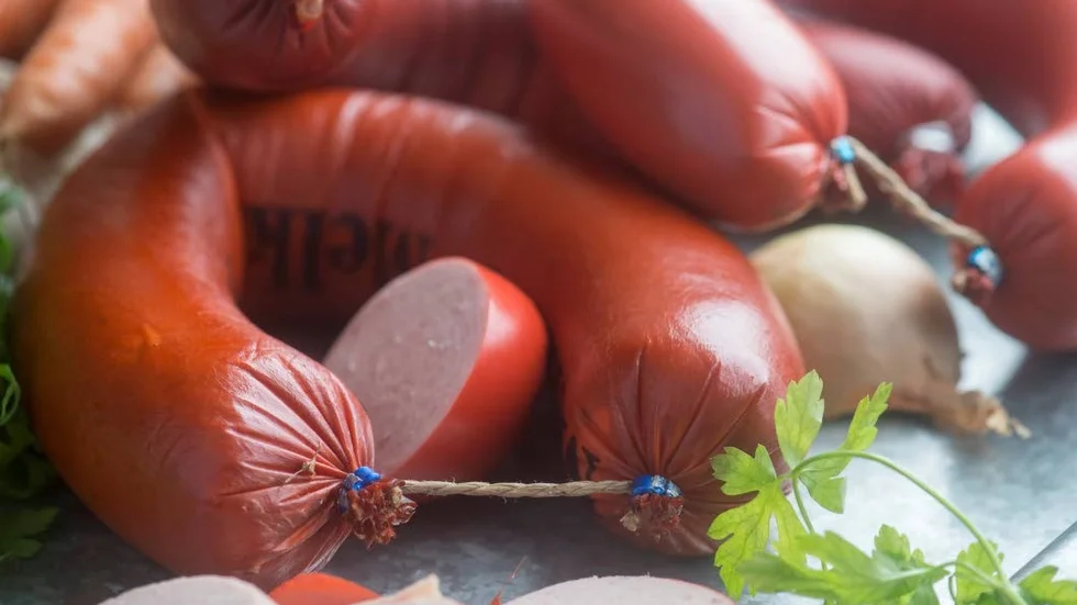 Falukorv är en klassiker på det svenska bordet. Men gamla recept duger inte för att korven ska få kallas falukorv.