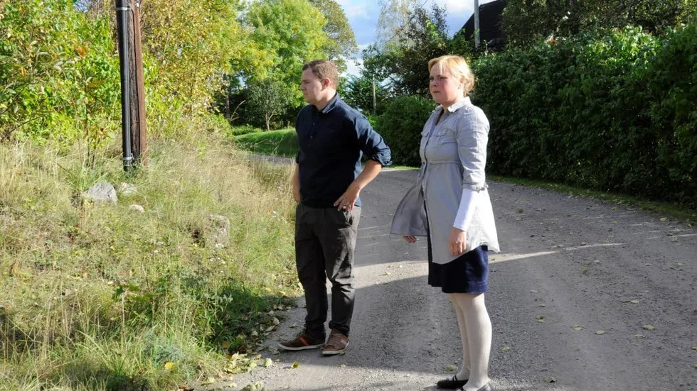 Daniel Hedman och Josephina Wesström Juhlin valde att bo på landet för att komma nära naturen. Nu hotas idyllen av planerna på en vindkraftspark alldeles i närheten av deras gård..
