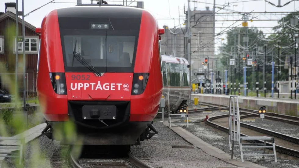 Automatik. Upptågens automatiska system för ventilation och luftkonditionering drar ström även i parkerat läge, men att stänga av helt skulle dra mer el inför start.