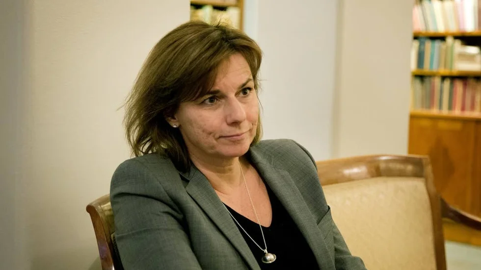 "Det är en investering i utveckling att hjälpa människor som är på flykt undan krig och förföljelser. En dag kan dem återvända och bygga upp landet igen.", säger Isabella Lövin.
