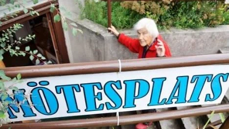 Till Korsdragets second hand butik i Östhammar kommer många stammisar för att fika.