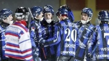 Christian Mickelsson klappas om efter sitt hörnmål till 1-1.