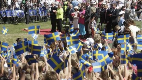 Nationaldagsfirande i Eslöv. Svenska flaggans dag fick 1983 status som nationaldag, och först 2005 blev nationaldagen en helgdag.