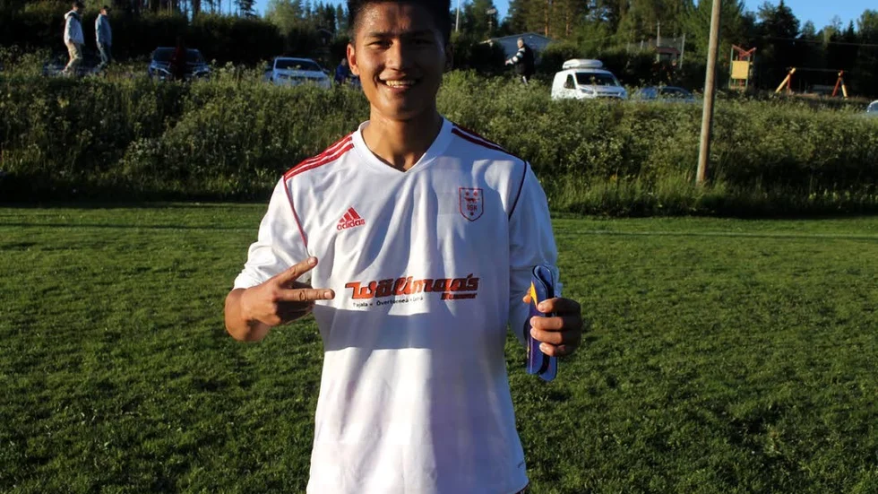Ah Psha So kan spela på alla platser i laget. När Övertorneå hämtade in 0-3 till 3-3 svarade "Absa" för två påpassliga mål.