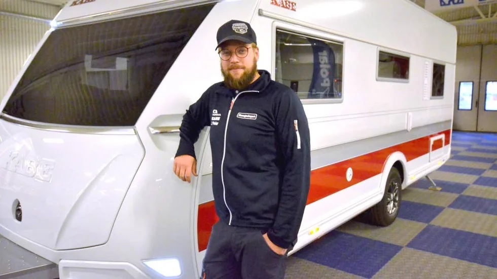 Christoffer Carlsten-Hedgren är ny delägare av Husvagnsimport. "Det är en stolthet, att göra det vi gör och göra det bra", säger han om generationsskiftet i familjeföretaget.